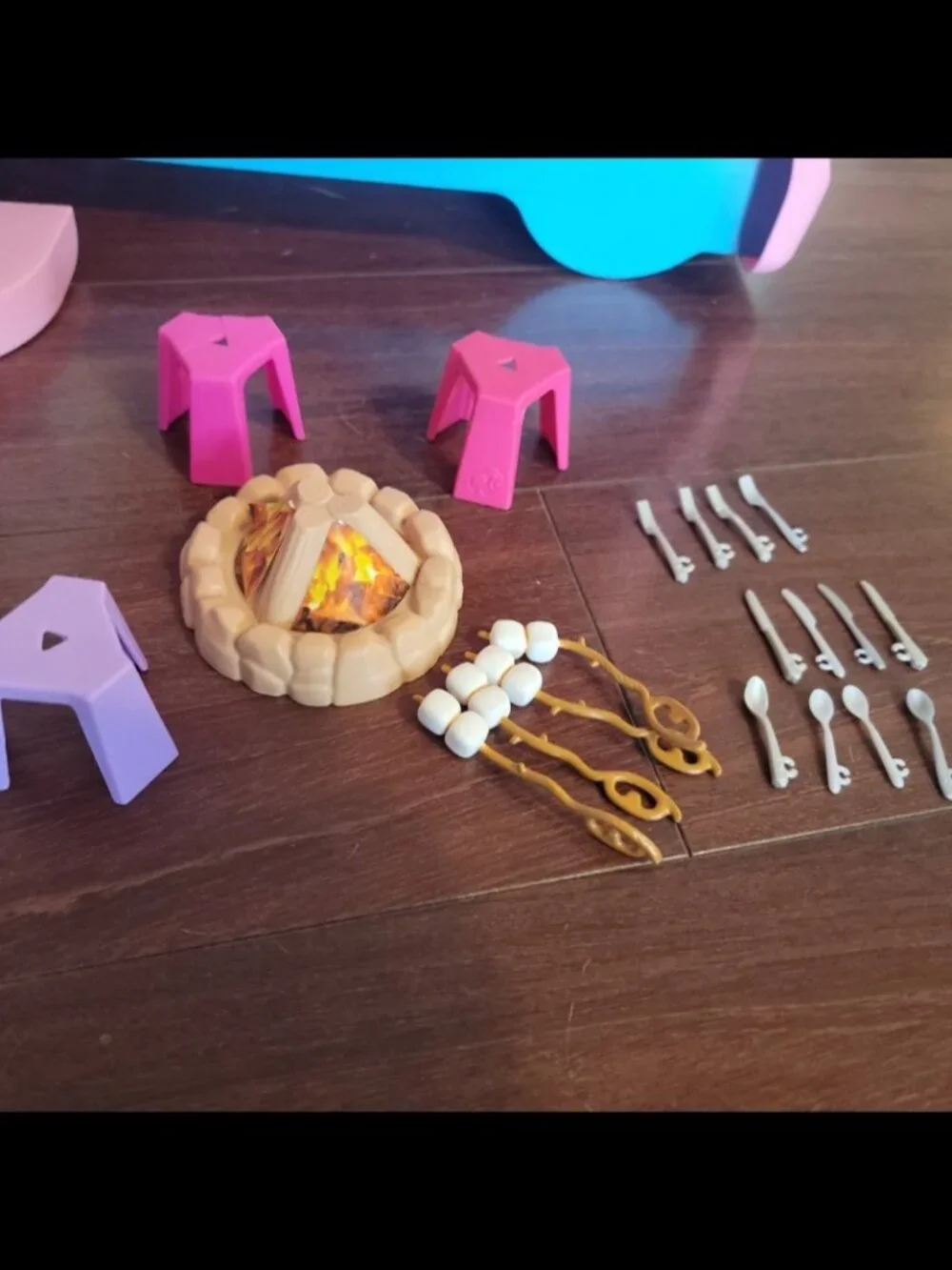 Barbie DreamCamper RV Playset – Lots of Accessories – Great Condition